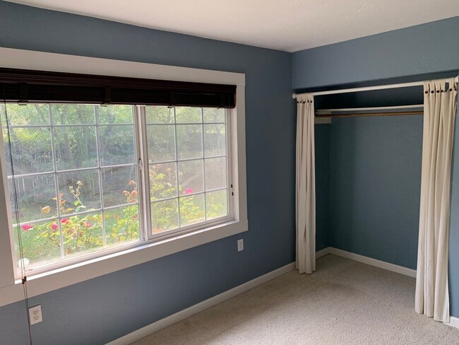 Building Photo - 3 Bedroom, PET FRIENDLY House in Fieldbrook