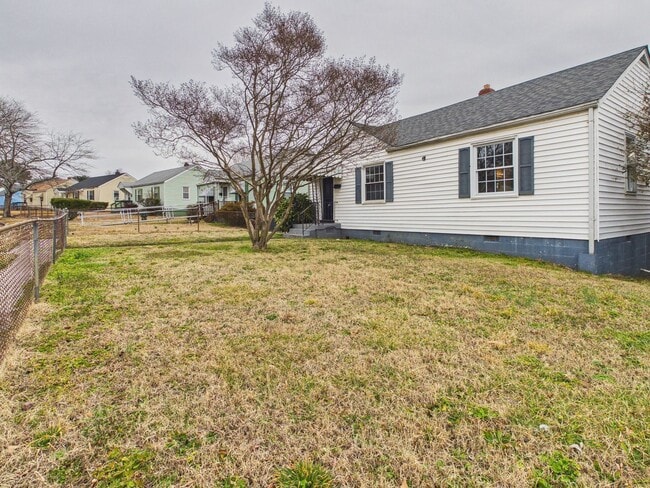 Building Photo - 2609 Harold Ave