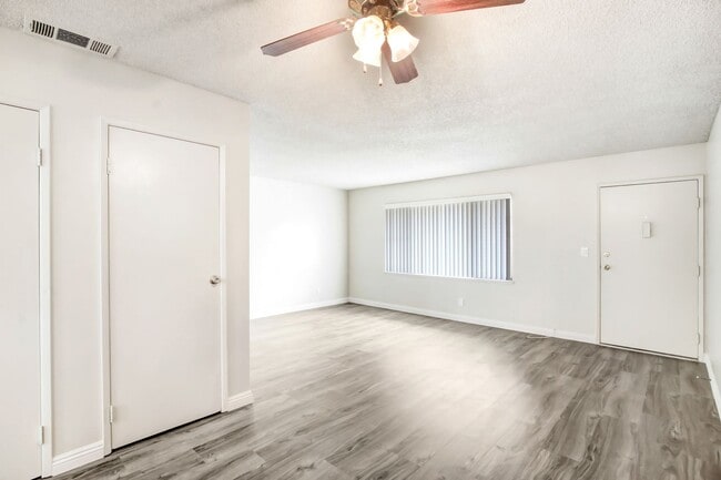 Building Photo - Beautiful 1 bedroom 1 Bath Unit