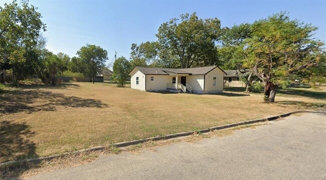Building Photo - 904 E Austin St