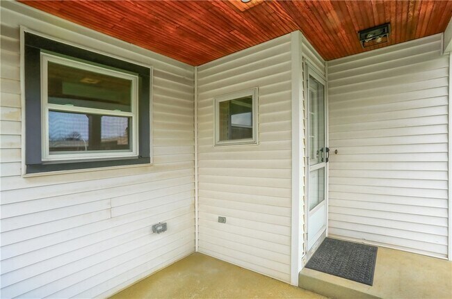 Building Photo - 740 Pershing St