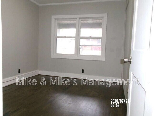 Building Photo - 403 N 61st St