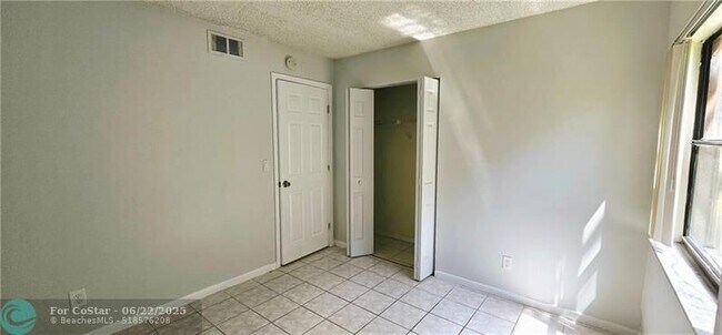 Building Photo - 4161 NW 114th Terrace