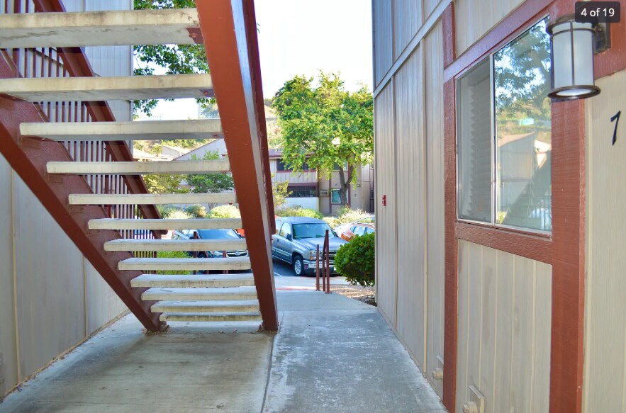 Building Photo - 5462 Adobe Falls Rd