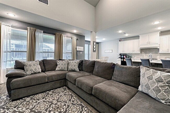 Building Photo - 3515 Washington Dr