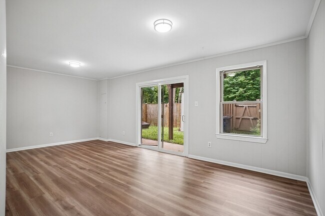 Building Photo - 5128 Cliffhaven Dr