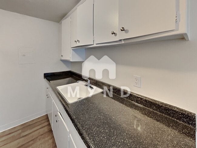 Building Photo - 2418 T St Apt 5