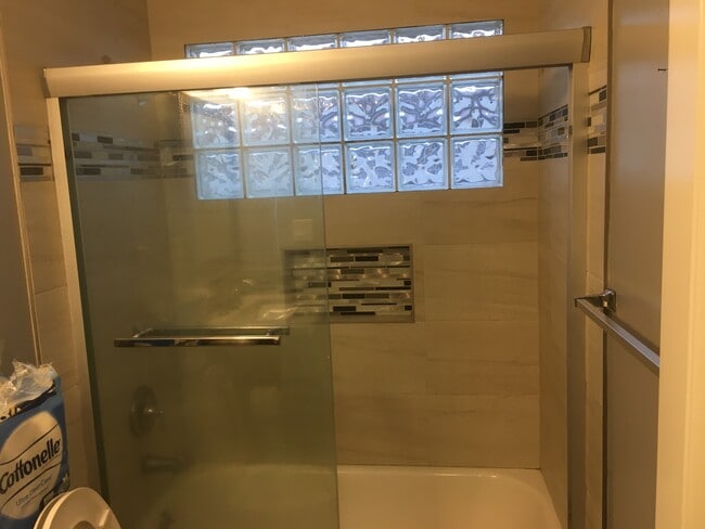 Building Photo - 1822 Eisenhower Dr