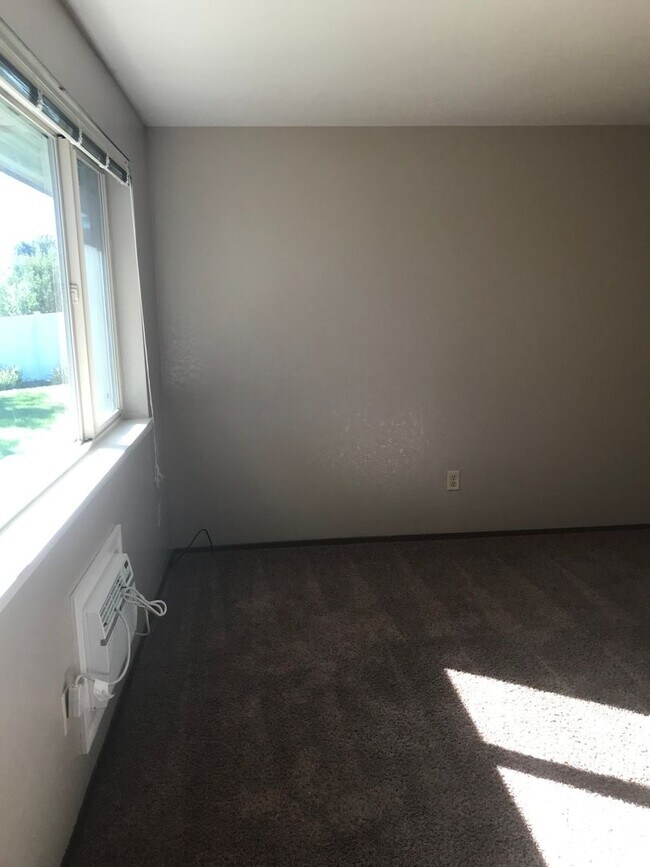Building Photo - 804Frem