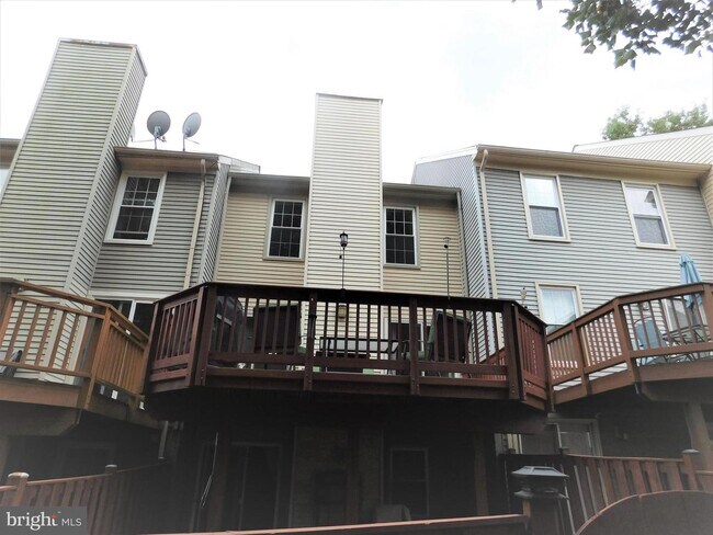 Building Photo - 8487 Springfield Oaks Dr