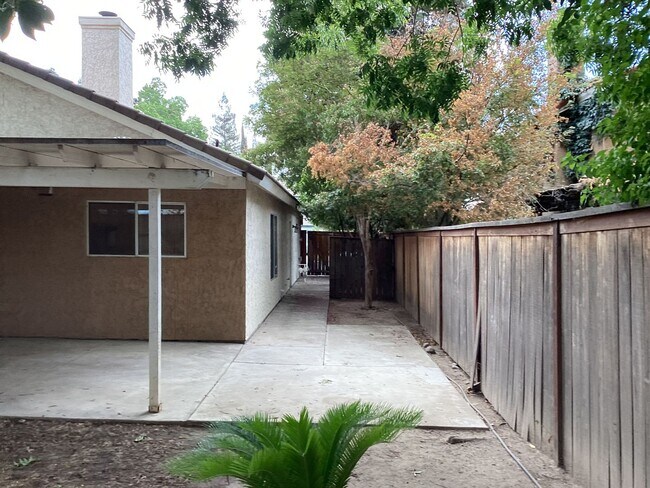 Building Photo - 9615 N Buttonwood Ct