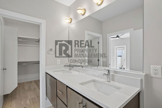 Building Photo - 1242 2nd Ave S