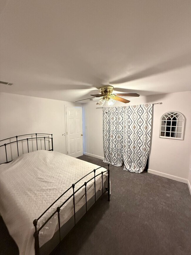 Building Photo - Beautiful 4-Bedroom Home with Finished Basement & Large Yard- Sykesville, MD