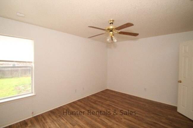 Building Photo - Thunder Creek Duplex
