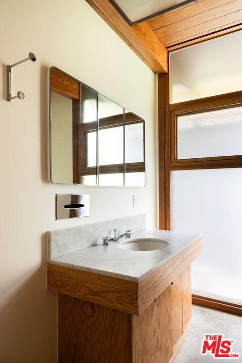 Building Photo - 2020 Mayview Dr