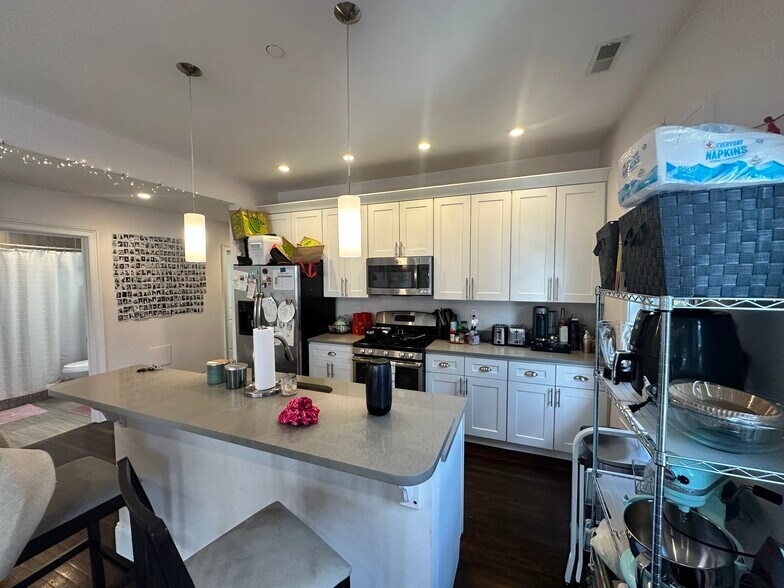 Building Photo - 9 Oswald St