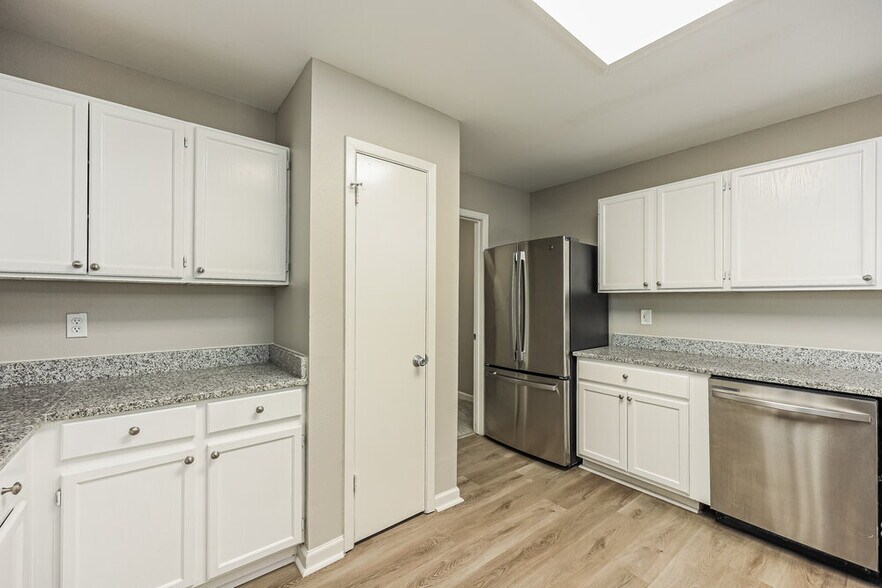 Building Photo - 4234 Sunrise Cove Dr