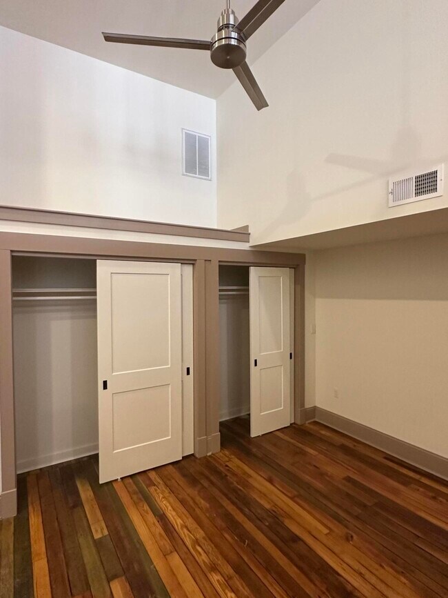 Building Photo - 307 W Main St