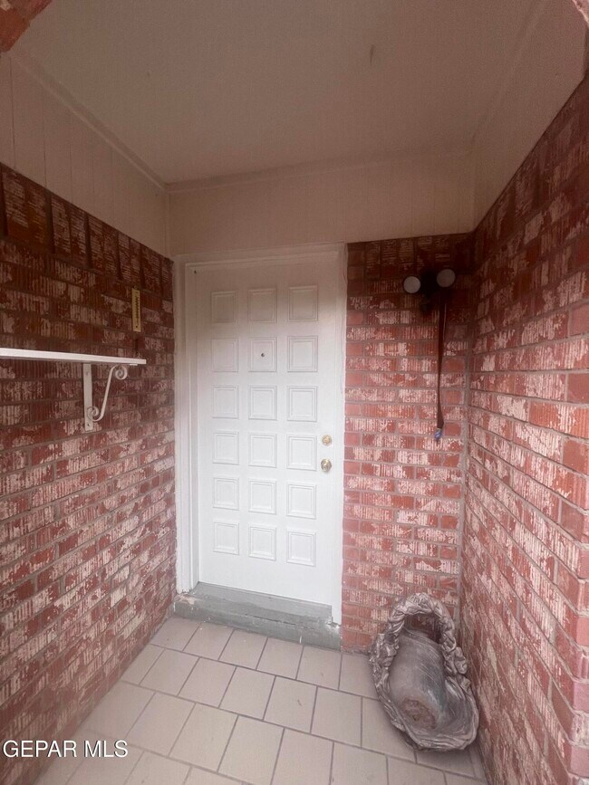 Building Photo - 5017 McCormick Ln