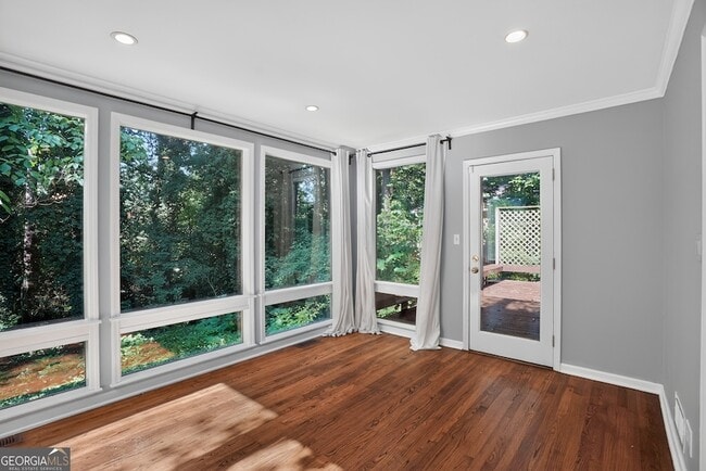 Building Photo - 807 Cardova Dr NE
