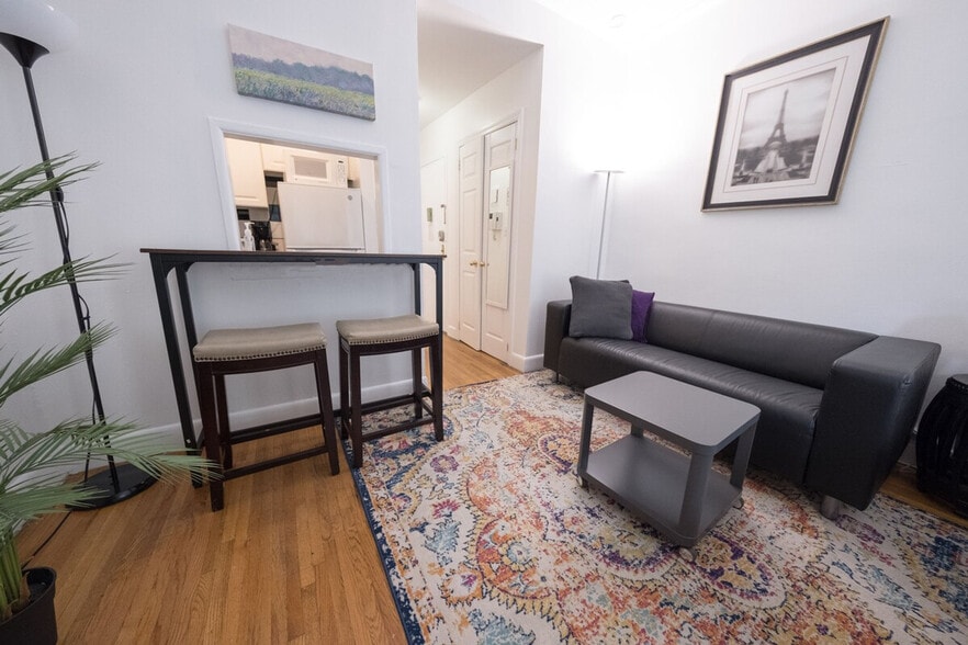 Building Photo - 328 E 74th St