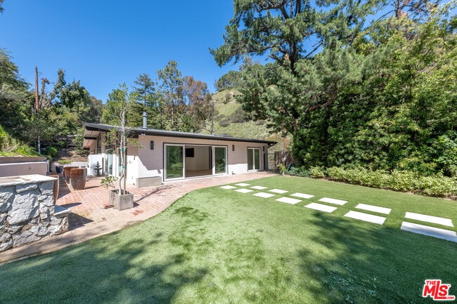 Building Photo - 10120 Cielo Dr