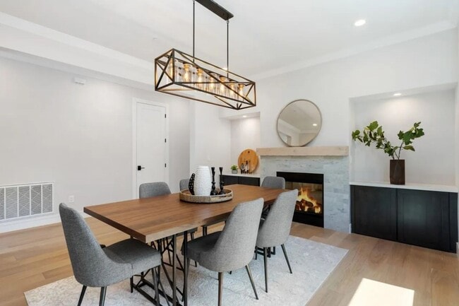 Building Photo - Contemporary Mount Carmel Retreat with Seamless Indoor-Outdoor Living