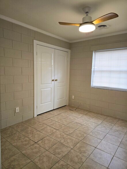 Building Photo - 830 E Lenoir St