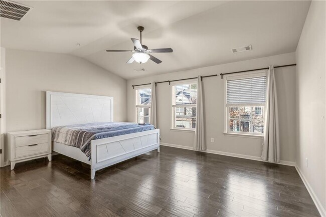 Building Photo - 2309 Oakton Pl