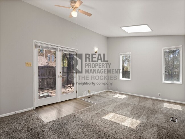 Building Photo - 319 Walnut St