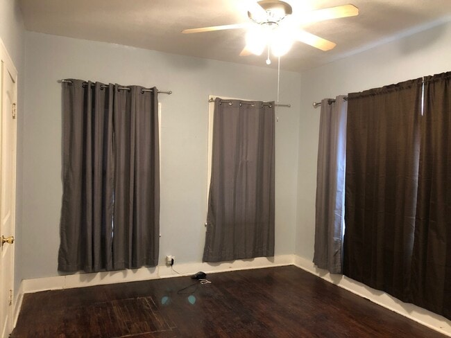 Building Photo - Highland Park 2/1 Home Ready for Move-In