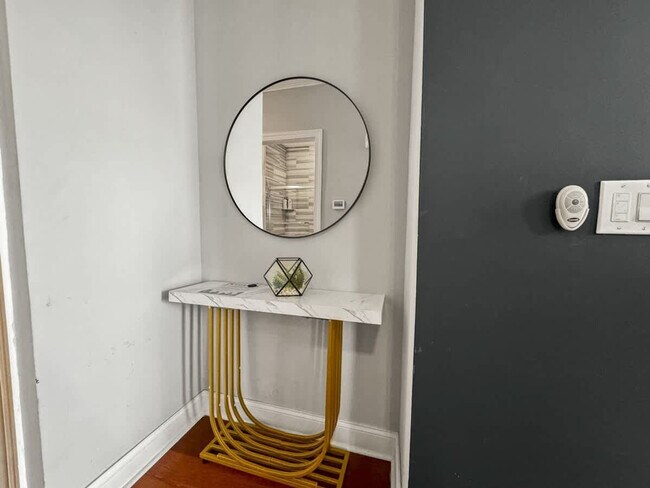 Building Photo - 1401 N 5th St