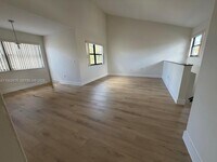 Building Photo - 10231 Fontainebleau Blvd