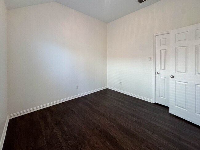 Building Photo - 44 Heron Dr