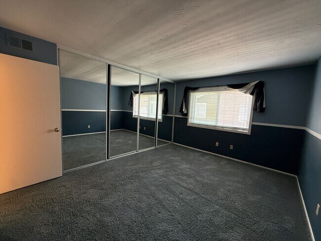 Building Photo - Beautiful Two Bedroom Townhome in San Luis Rey