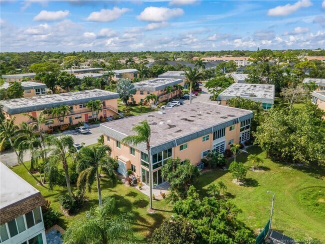 Building Photo - 2950 SE Ocean Blvd