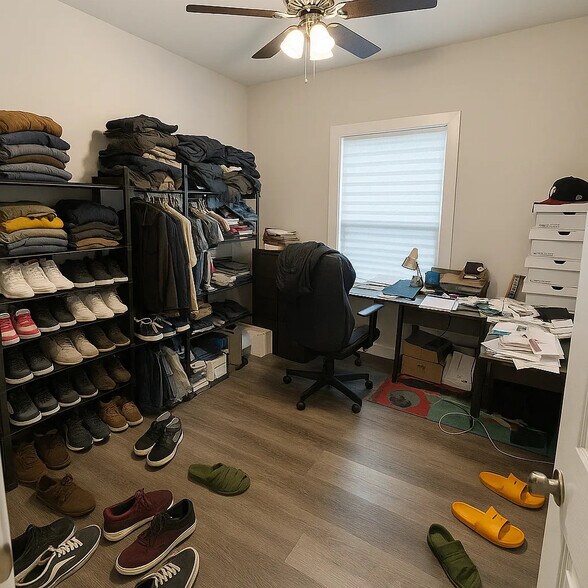 Building Photo - Room in House on Lindsey Dr