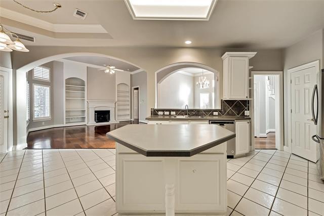 Building Photo - 5650 Travis Dr