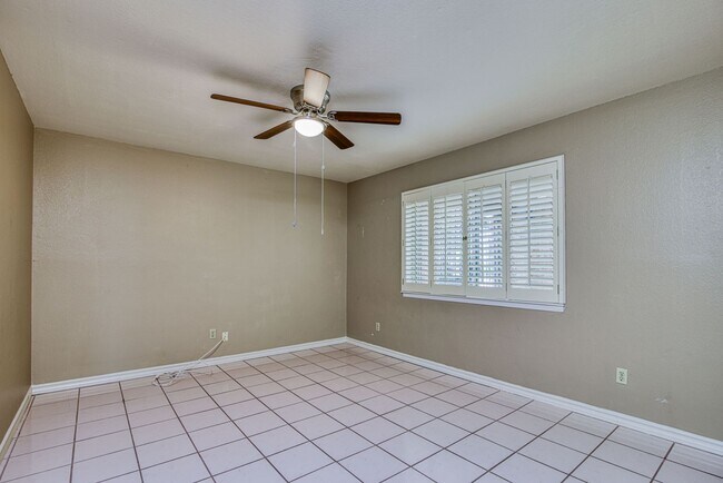 Building Photo - Stunning eastside rental in highly desirable area!