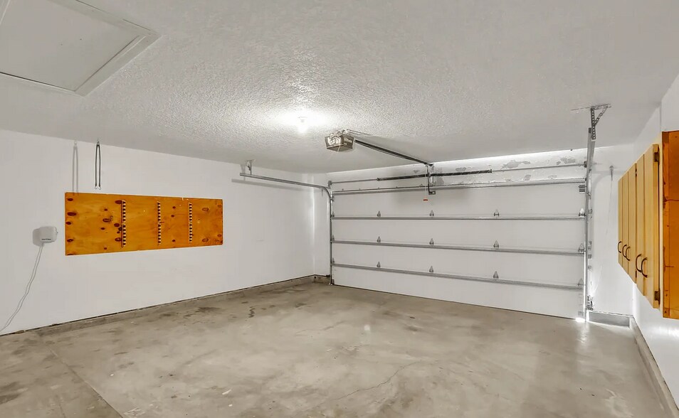 Building Photo - 3455 Remler Dr S