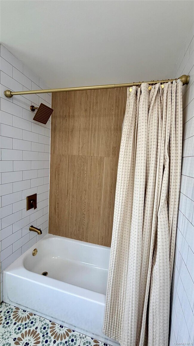 Building Photo - 153 Chester St