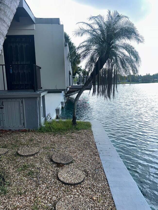 Building Photo - 6614 Miami Lakes Dr