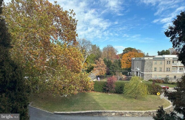 Building Photo - 40 Old Lancaster Rd