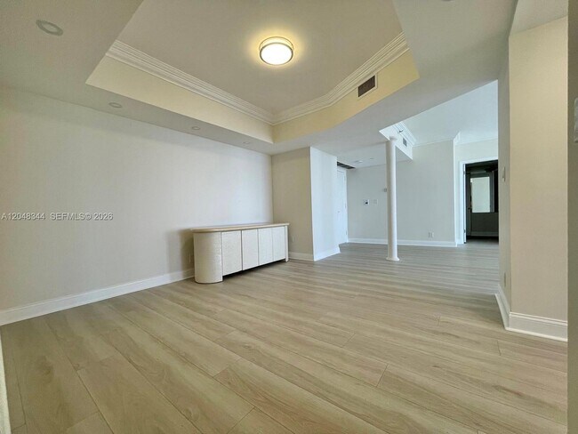 Building Photo - 20281 E Country Club Dr