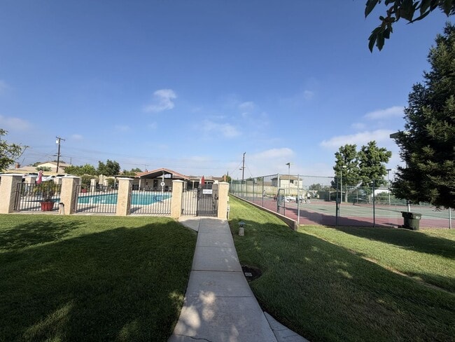Building Photo - 1594 Christopher Ln