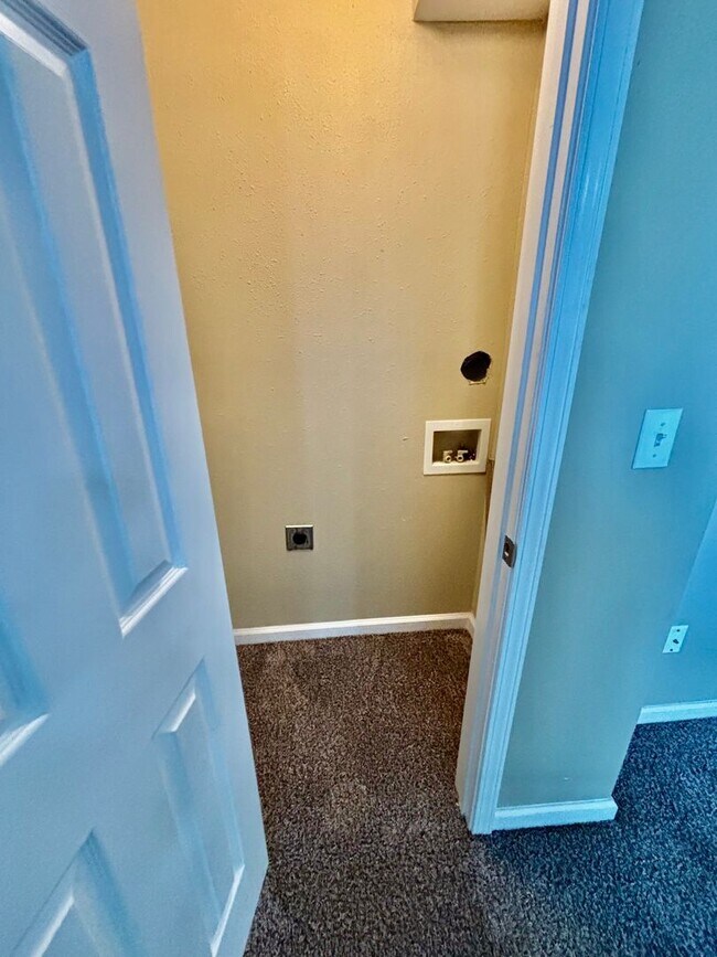 Building Photo - Affordable 2 Bedroom Living in the Heart o...