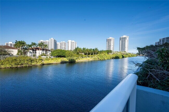 Building Photo - 3675 N Country Club Dr