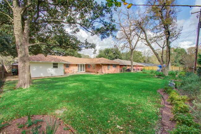 Building Photo - 8939 Rockhurst Dr