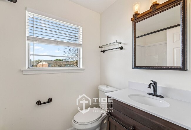 Building Photo - Comfortable Living Near Greenway Access