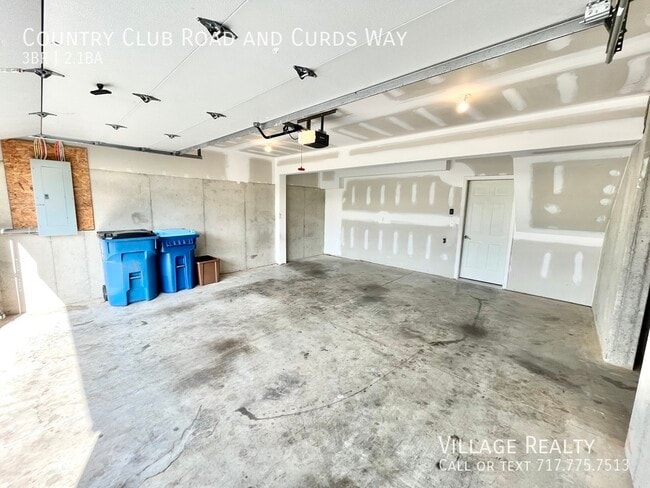 Building Photo - 703 Country Club Rd